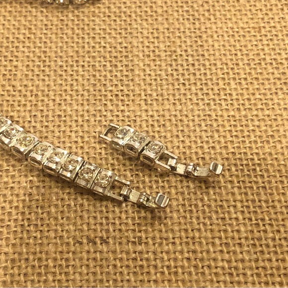 Avon Tennis Bracelet, silver tone with clear cut crystals, removable link - Picture 9 of 10